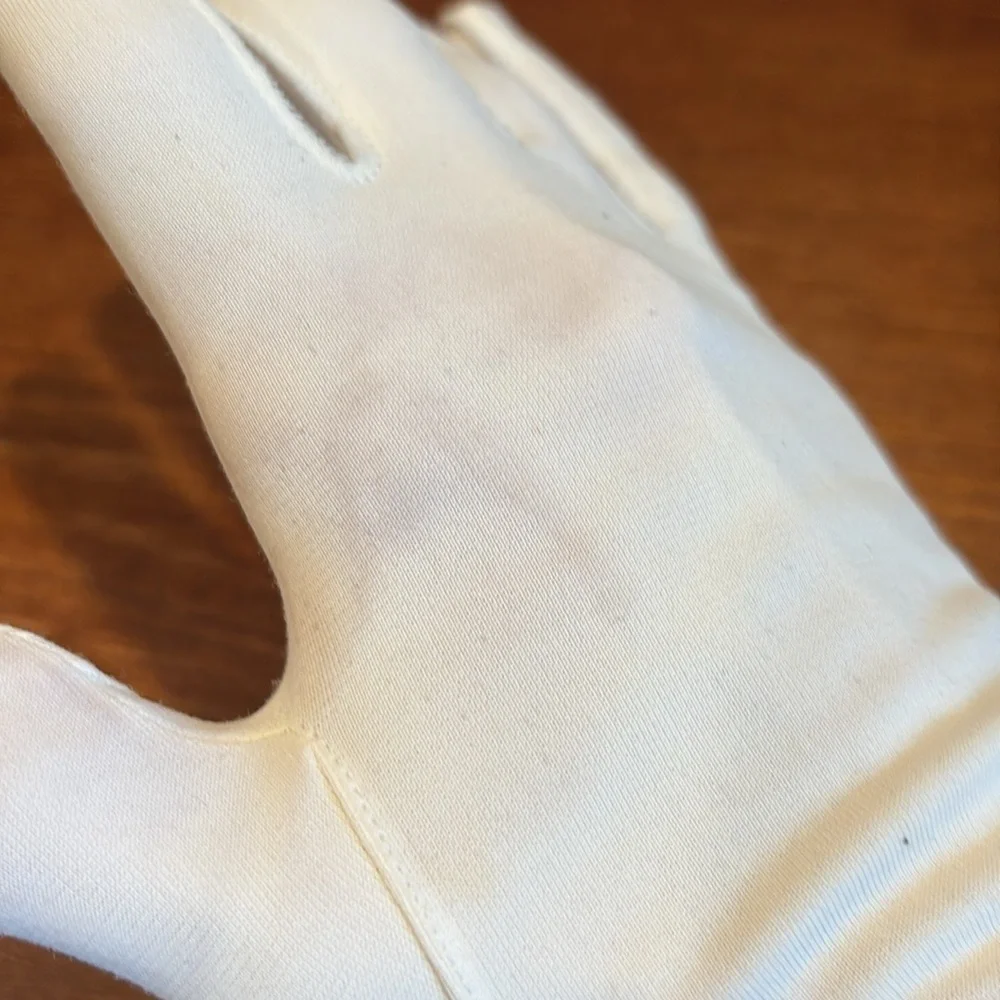 Elegant White Ivory Vintage 50s Gloves wrist length with embroidered Trim Sz 7